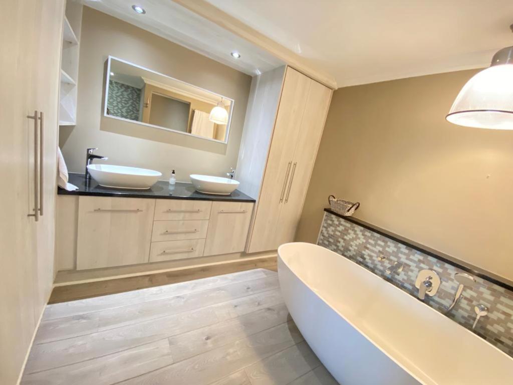 Loddey'S Self Catering Apartments - By Beach Collection Strand Dış mekan fotoğraf
